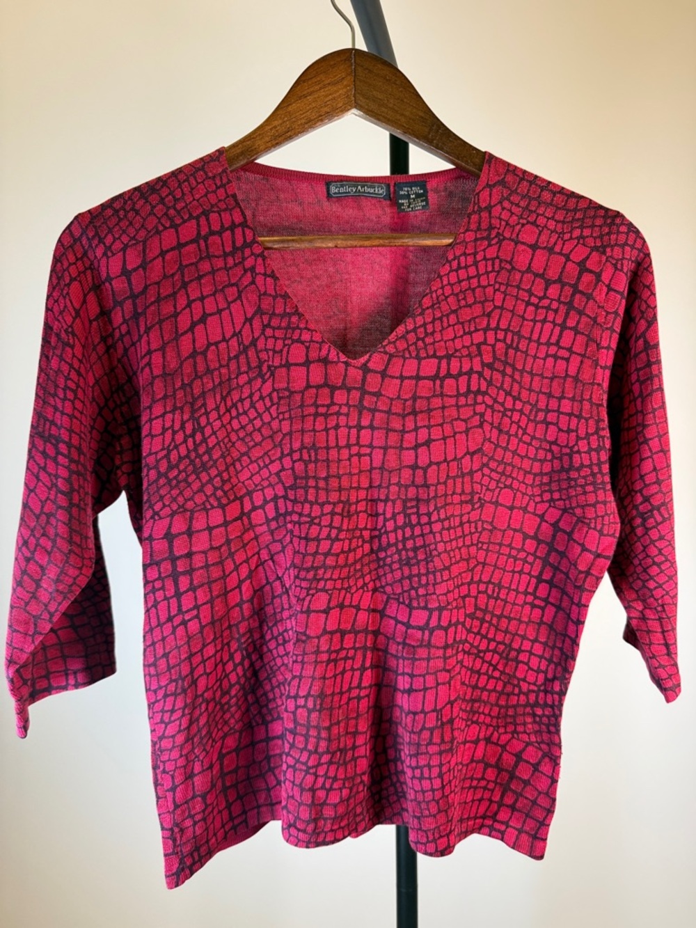 VTG Bentley Arbuckle Red & Black Crocodile Print V-Neck Top- Silk/Cotton | M